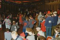 1986-02-08 07 Knapzakkenbal de Globezaal